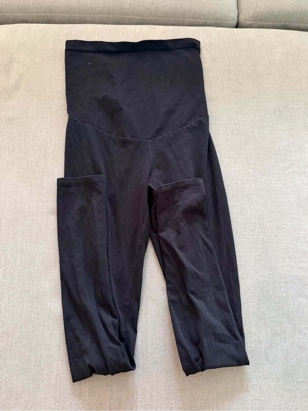 Motherhood Maternity Black Capri Leggings with Side Pockets